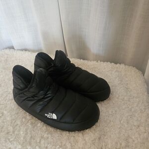 The North Face Women's Size 9 Black Quilted Shoes / Booties